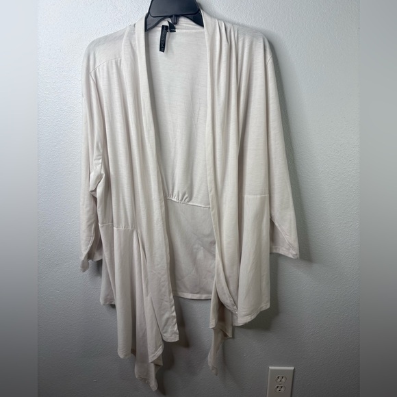 Allie & Rob 3X White 3/4 length sleeve Cardigan - Picture 1 of 6